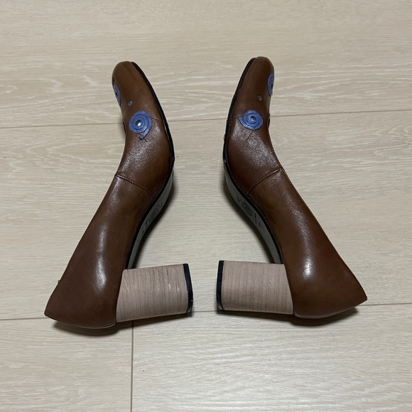 Vintage Morenatom Brown Heels with Blue Accents - Picture 9 of 13